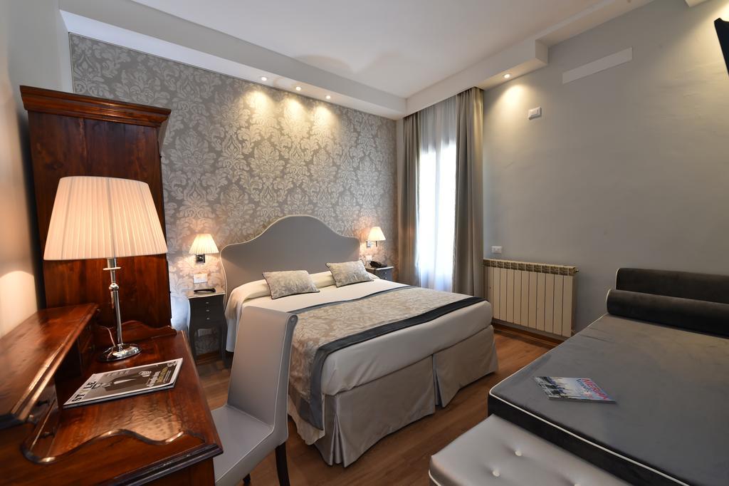 Quarto Superior com Cama de Casal ou 2 de Solteiro