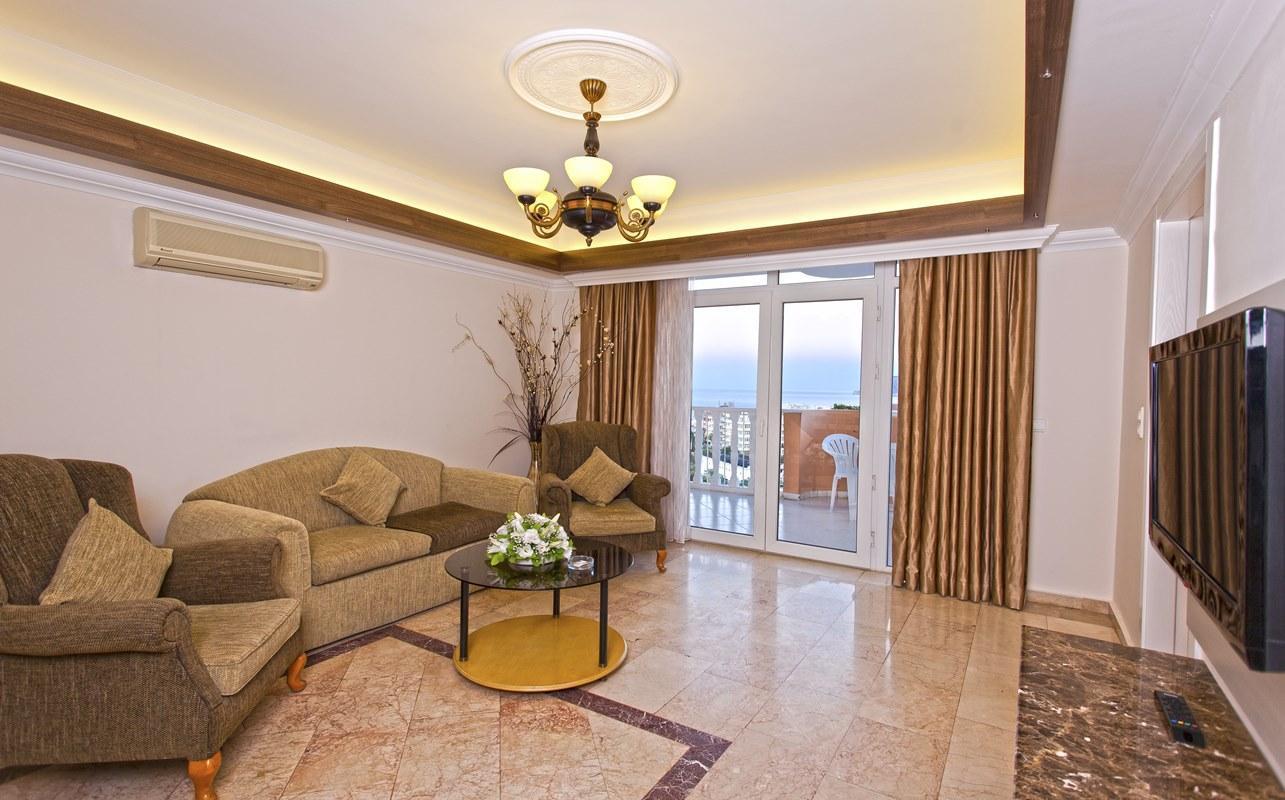 Family Room (3 Adults)