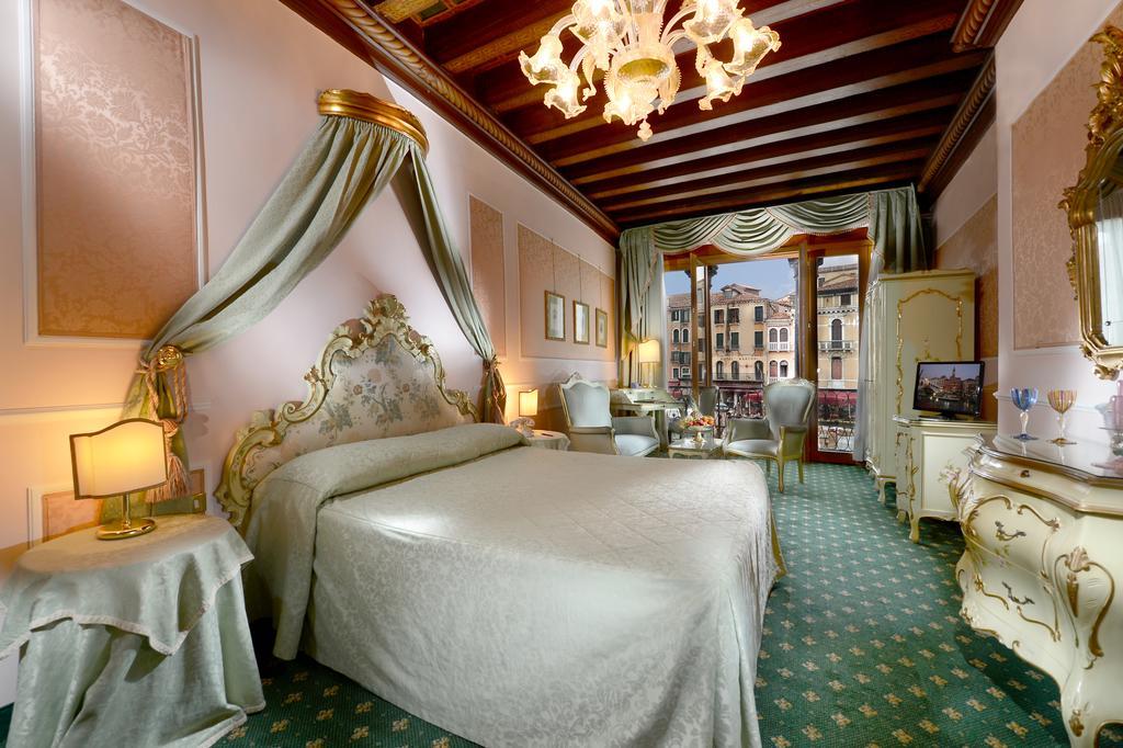 Suite Júnior com Varanda e Vista do Grande Canal - Não Fumantes