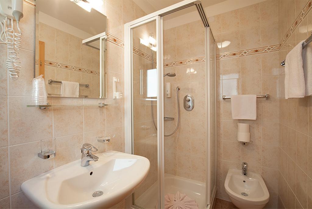 Economy Twin Room,363538114:JPEG