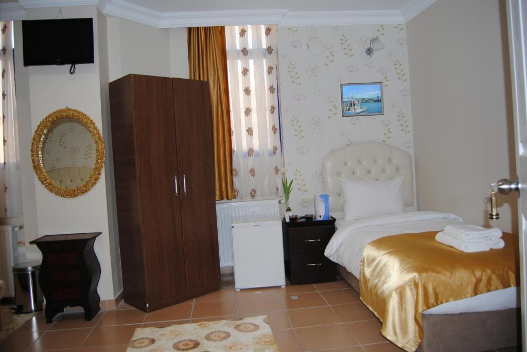 Family Room (5 Adults)