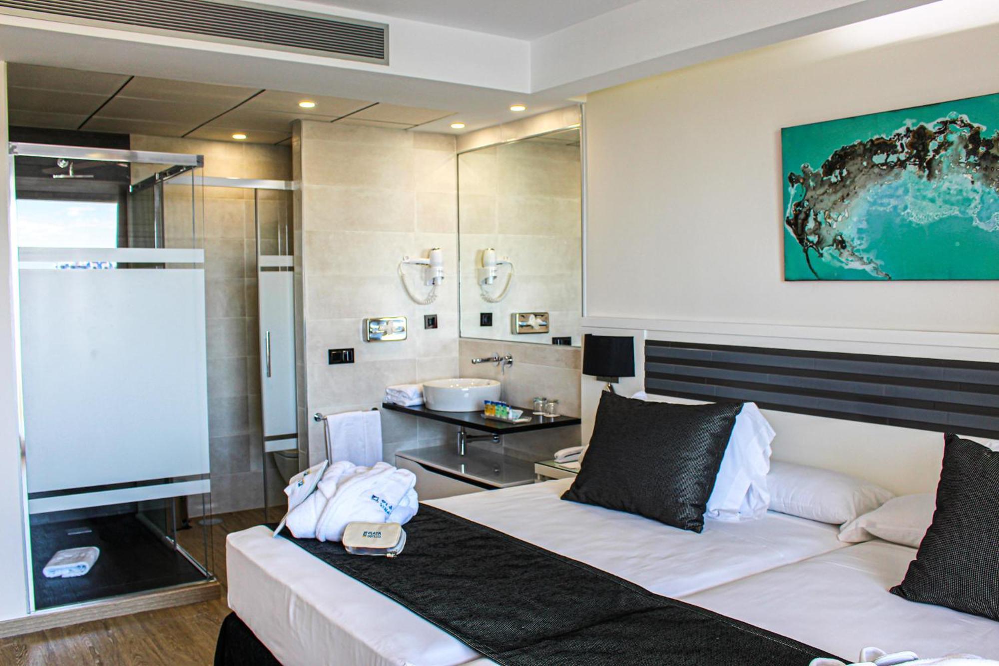 Quarto Duplo Superior (2 Adultos + 2 Crianças)