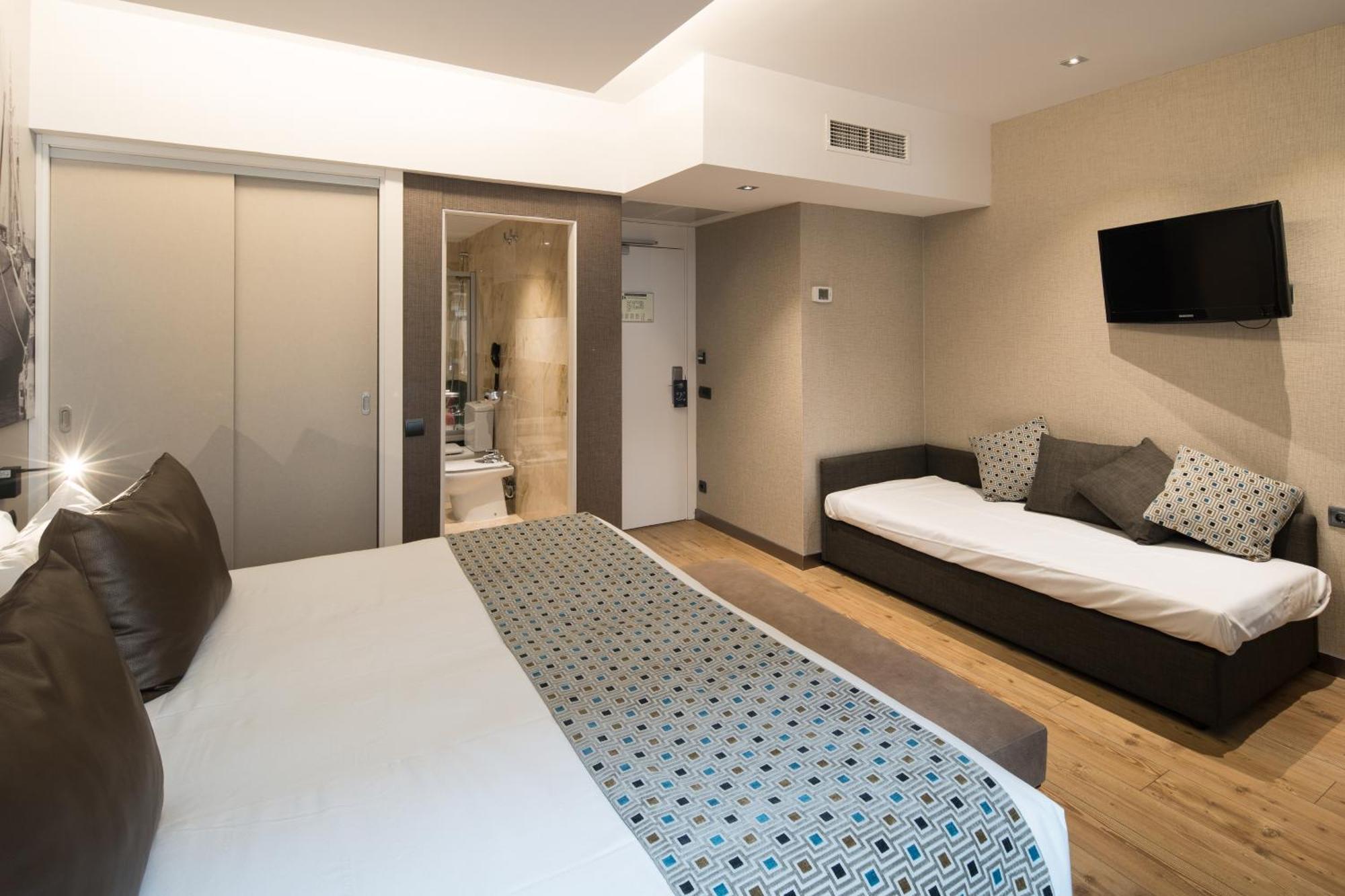 Chambre Triple (2 Adultes & 1 Enfant)