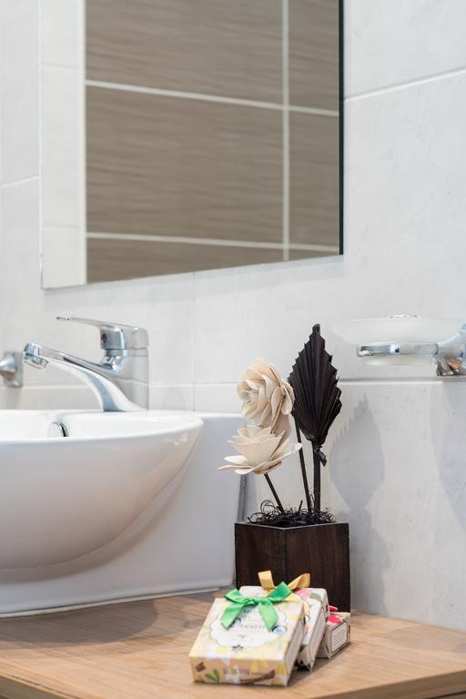 Suite con Vasca Idromassaggio Jacuzzi® all'Aperto (o Vasca Idromassaggio/Mini Piscina con Idromassaggio)