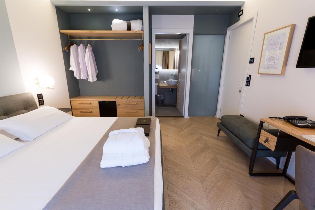 Quarto Premium com Cama de Casal ou 2 de Solteiro