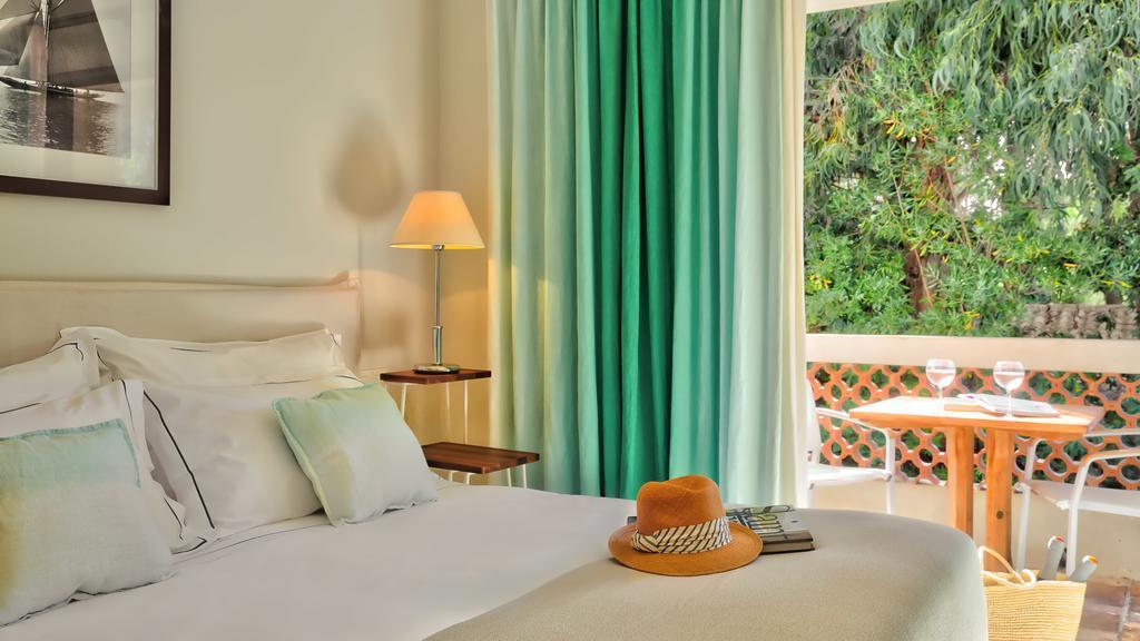 Chambre Triple avec Balcon - Accès Gratuit au Spa et à la Plage Privée - Vue sur Jardin Côté Ouest
