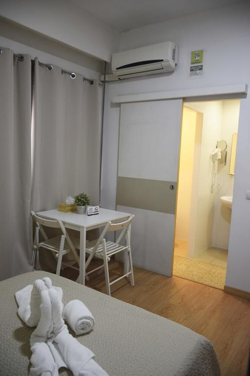 Kleine Tweepersoonskamer met Eigen Badkamer
