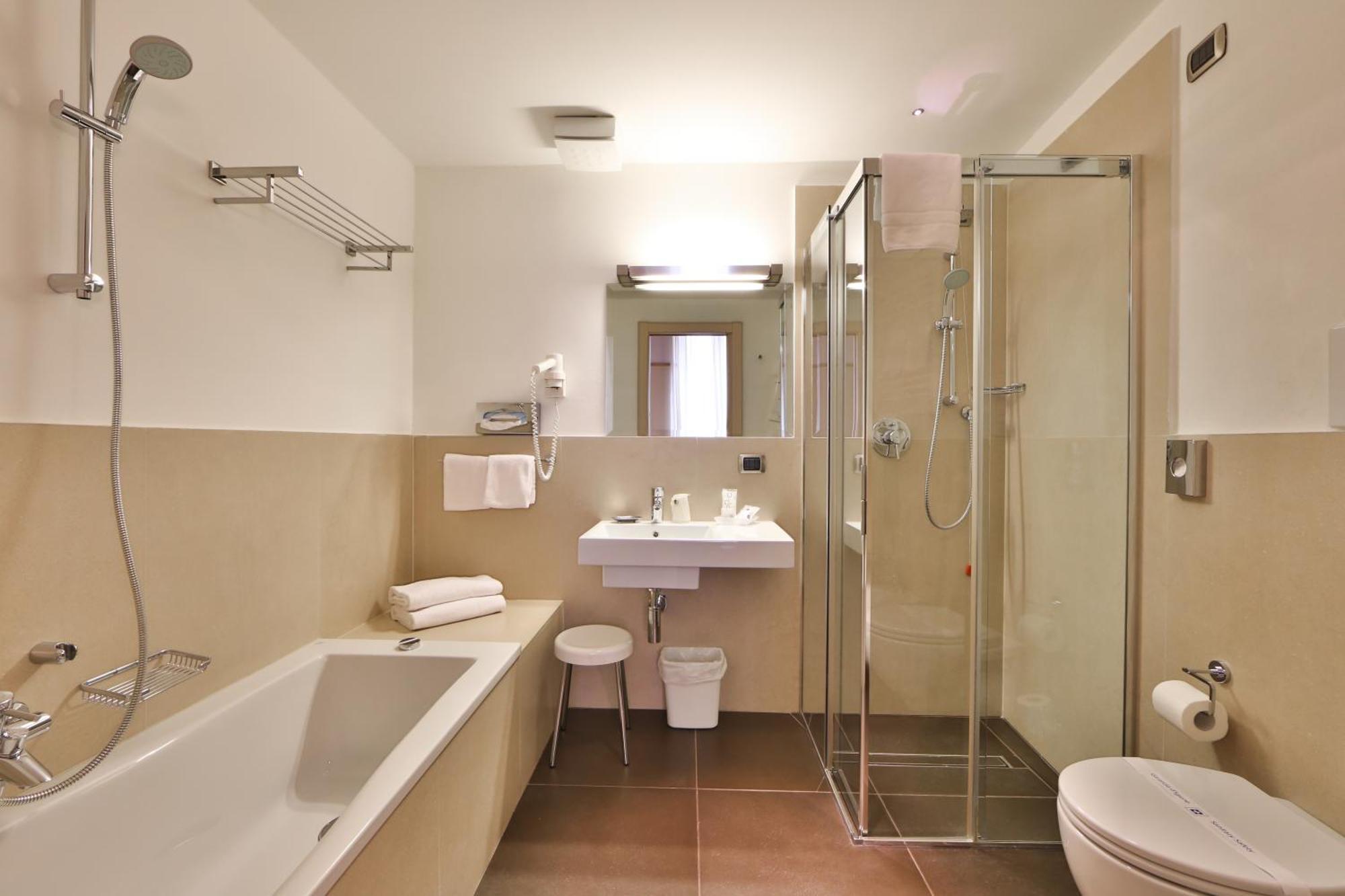 Junior King Suite