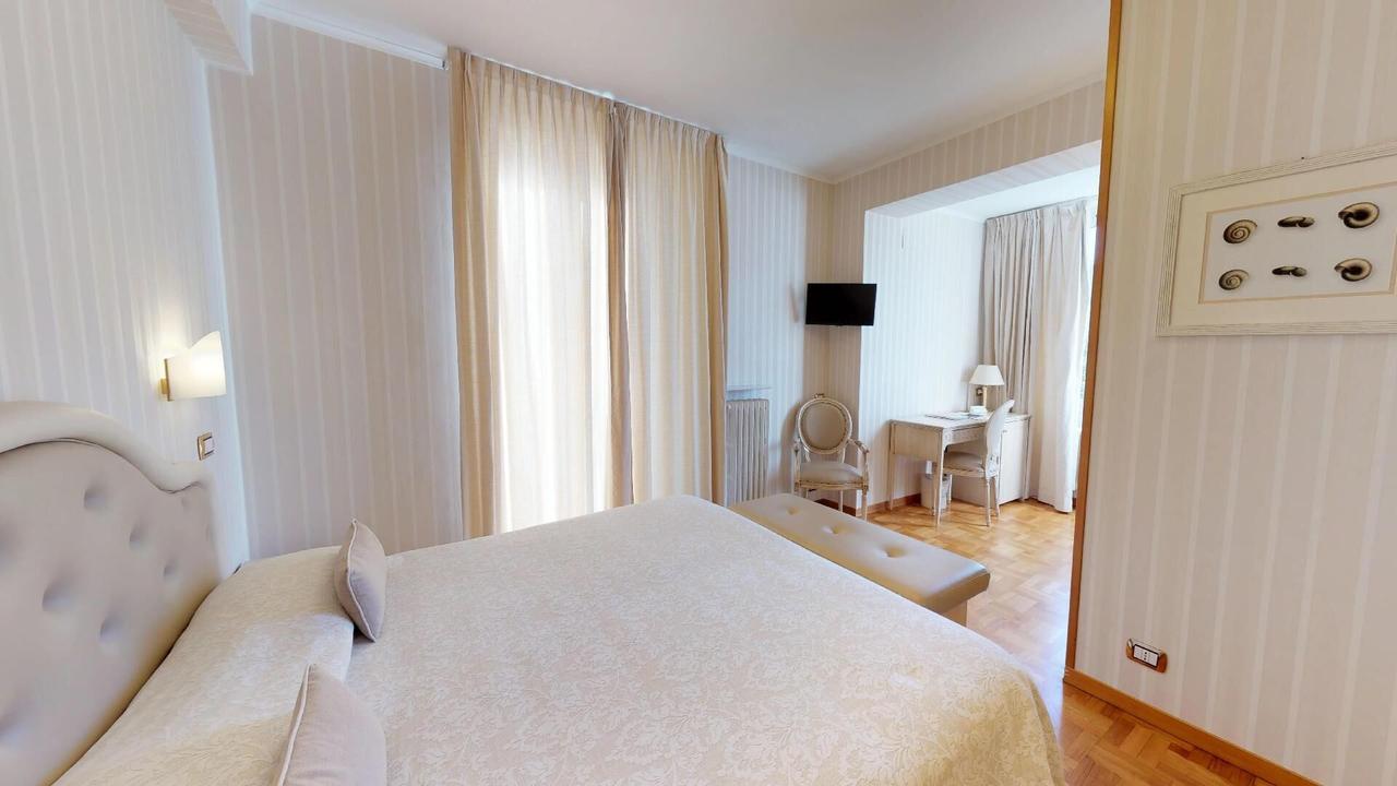 Doppel- oder Zweibettzimmer mit Meerblick und Zugang zum Strand