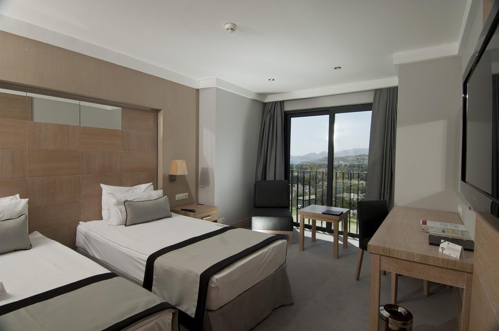 Standard Room with Garden View