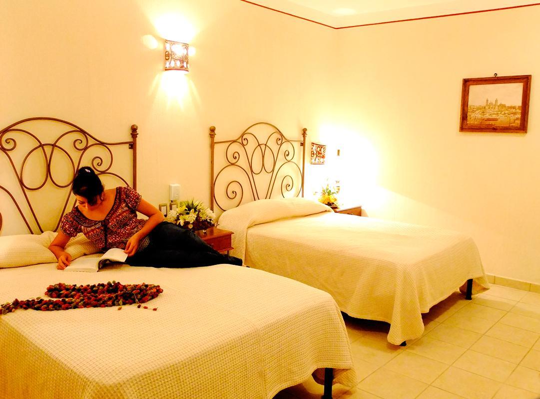Zimmer mit Queensize-Bett und Doppelbett