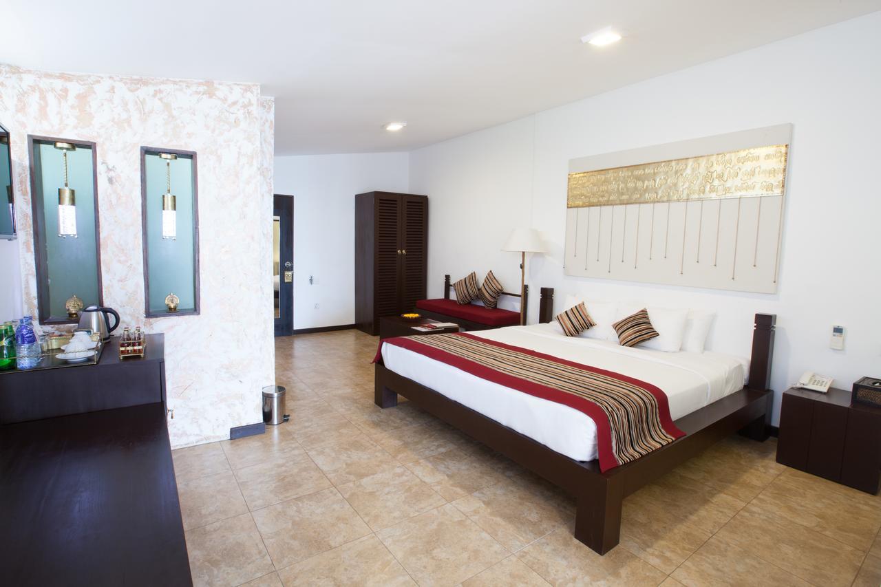 Junior Suite Mountain View with Bathtub - 10% off on Award Winning Cocktails & Selected Wines, Steam Room & Sauna Access