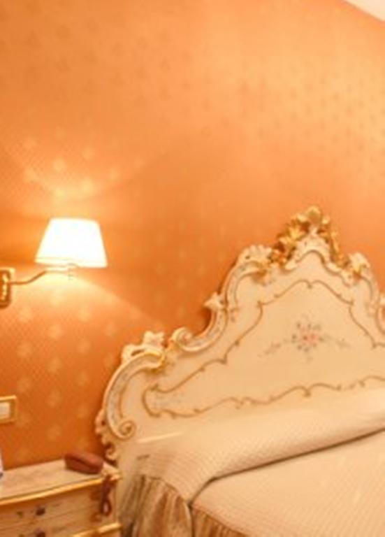 Camera Deluxe Matrimoniale/Doppia con Letti Singoli con Letto Supplementare