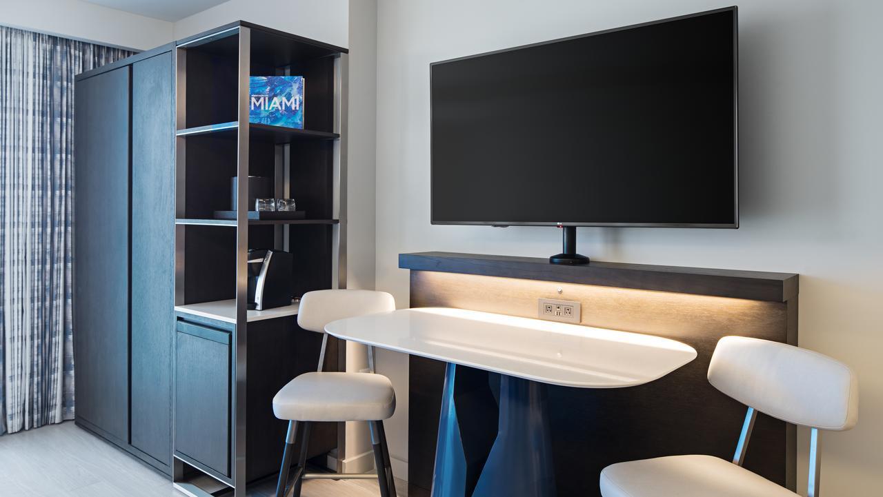 Quarto Queen com 2 Camas Queen-size e Varanda