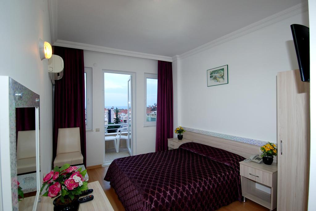Doppel- oder Zweibettzimmer