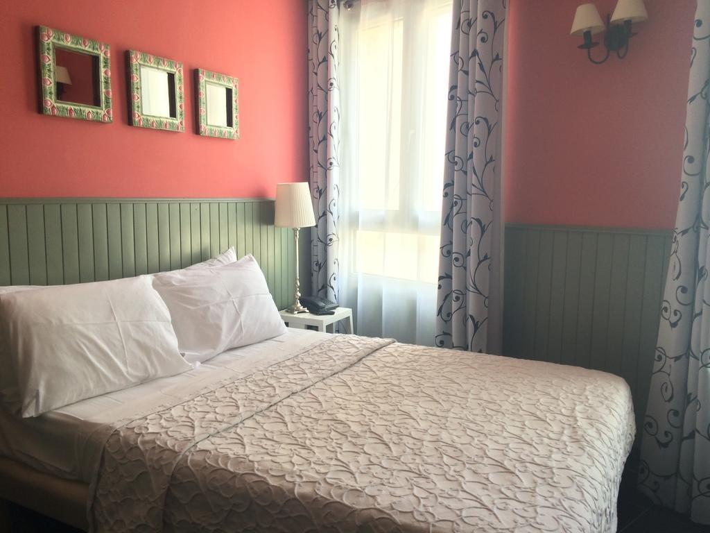 Chambre Double avec Salle de Bains Privative - Vue sur Rue