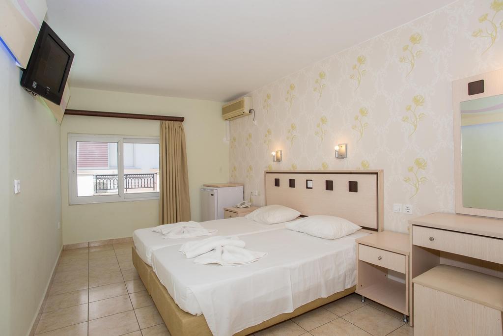Kamer met 1 Groot Bed of 2 Aparte Bedden en Uitzicht op de Stad