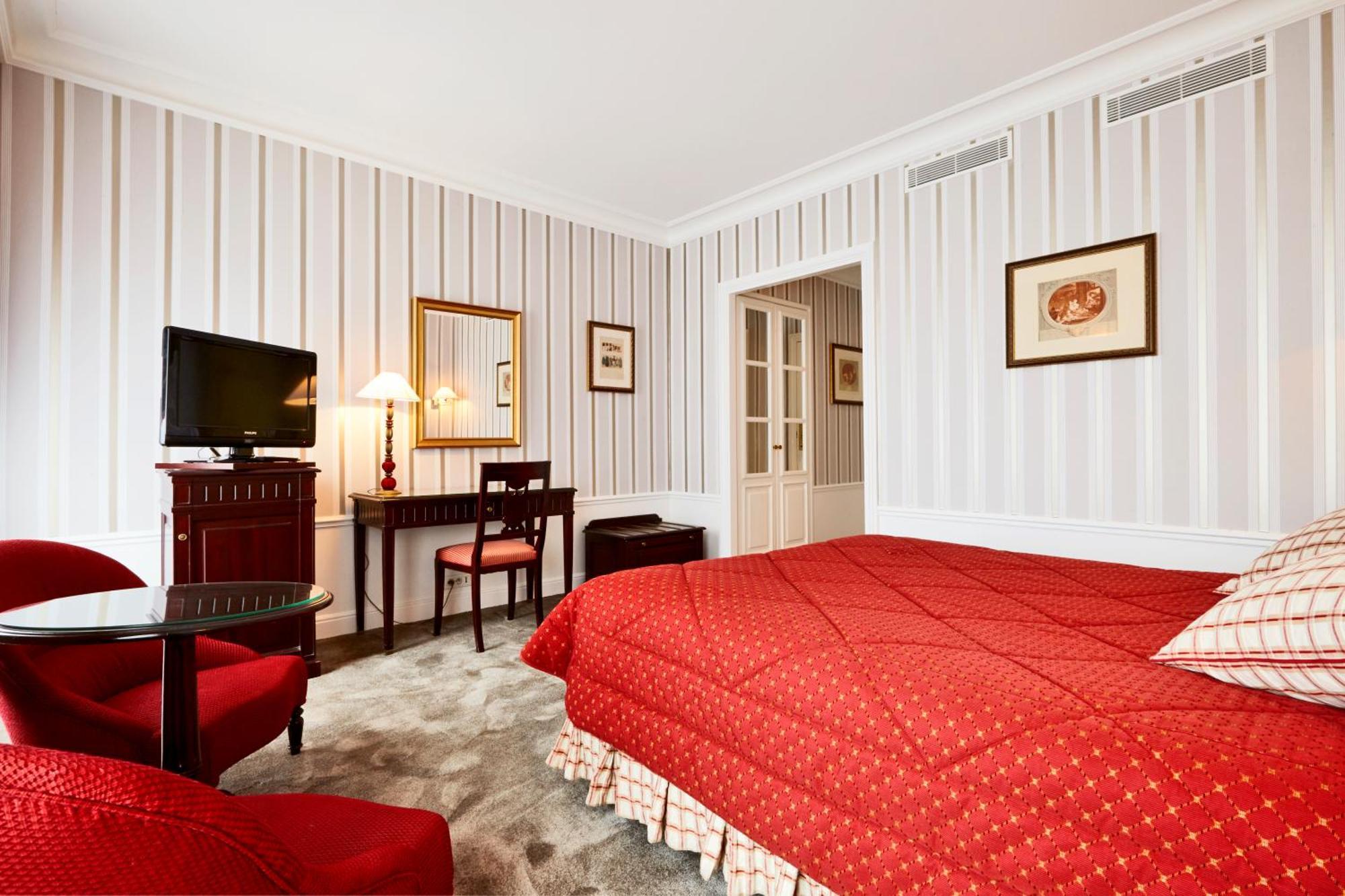 Two Connecting Double Rooms,684528138:JPEG