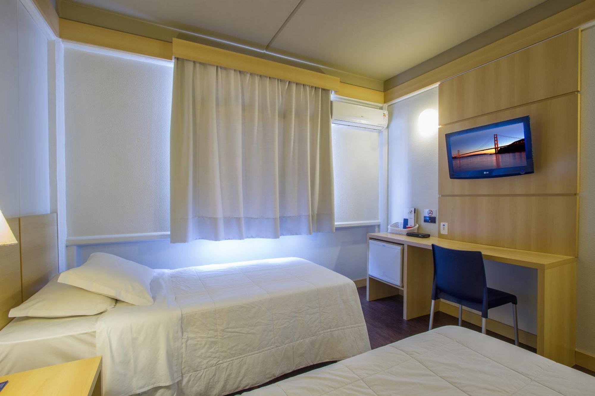Quarto Executivo com 2 Camas de Solteiro