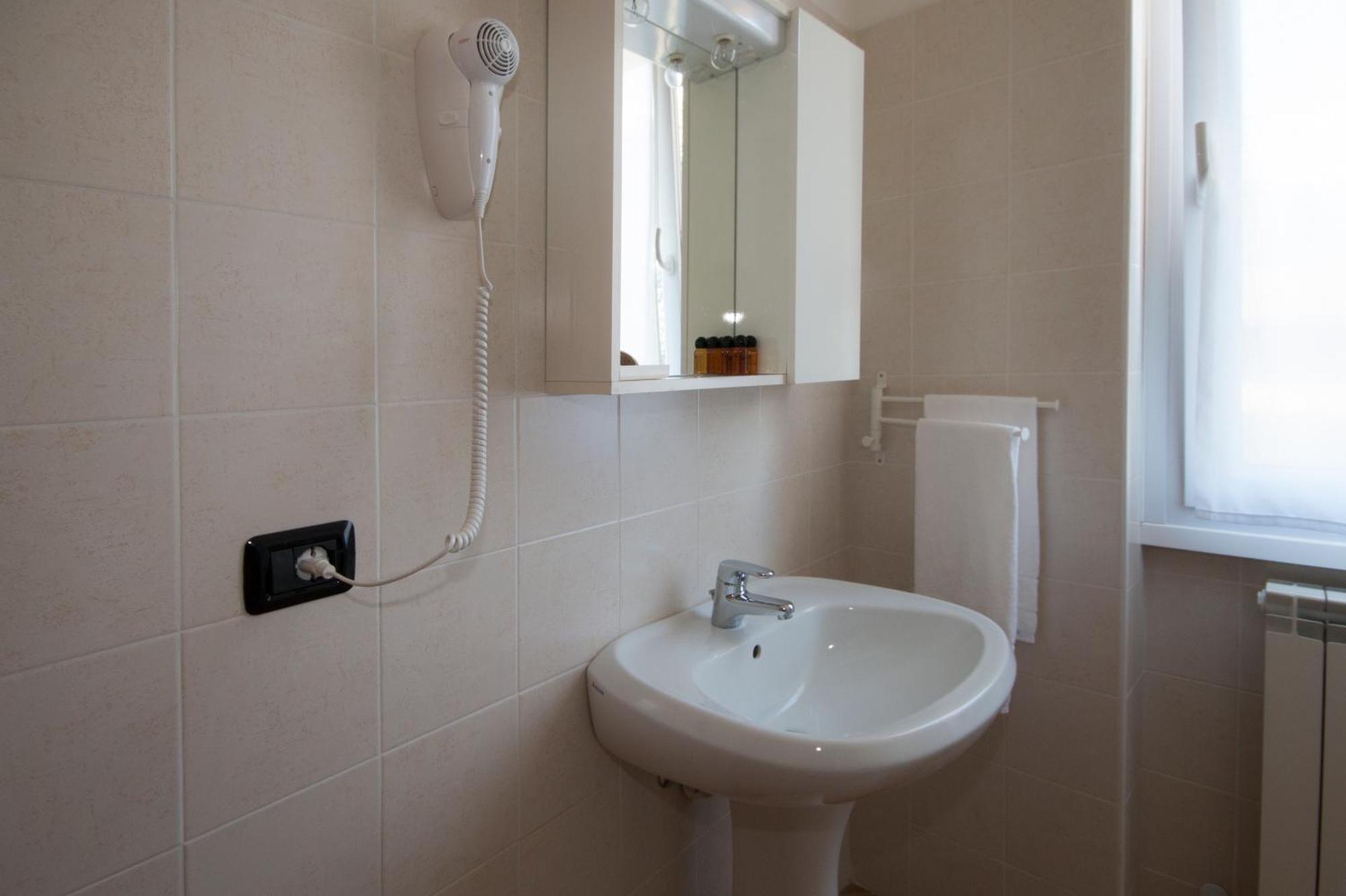 One-Bedroom Apartment,687618612:JPEG