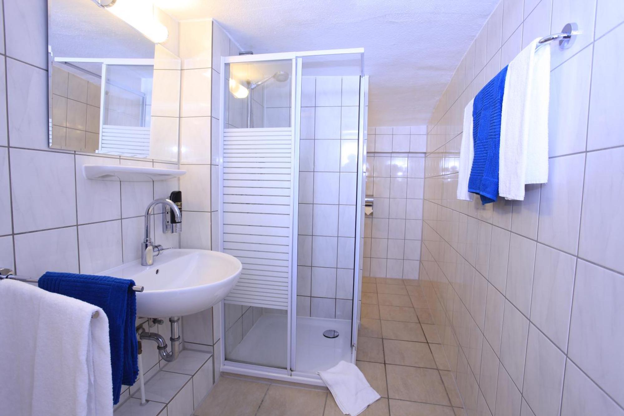 Camera Matrimoniale con Bagno in Comune