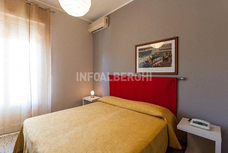 Single Room,742924420:JPEG