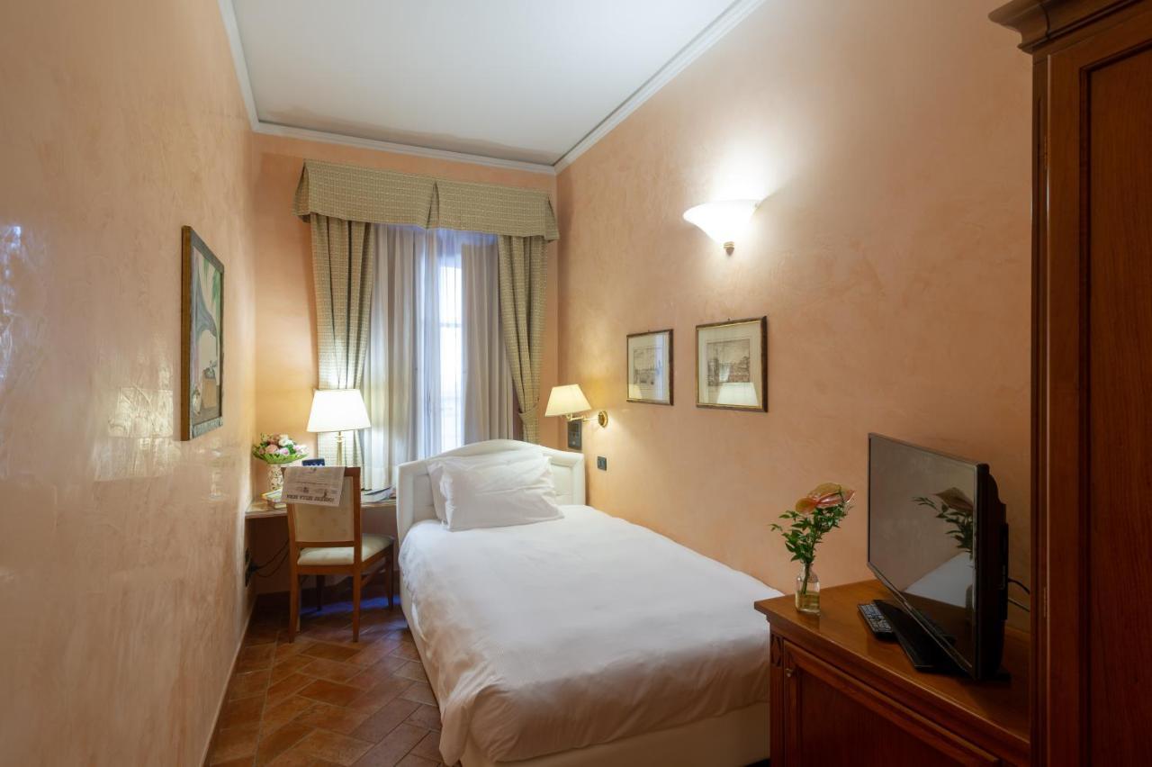 Single Room,749293631:JPEG