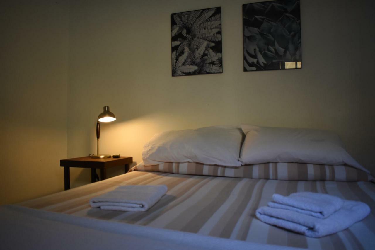 Quarto Triplo com Banheiro Privativo