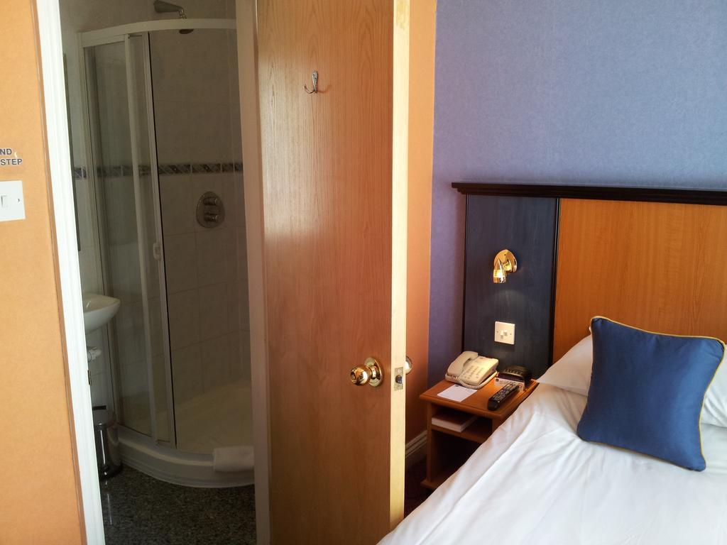 Family Room Double Single Beds Non-Smoking,913781401:JPEG