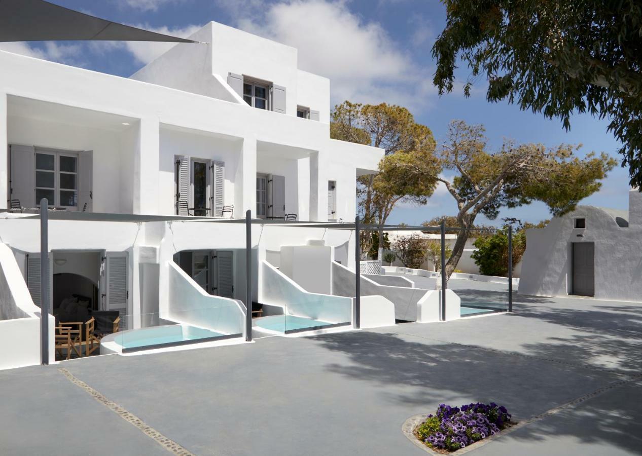 Elegant Suite with Outdoor Private Jacuzzi and Garden View