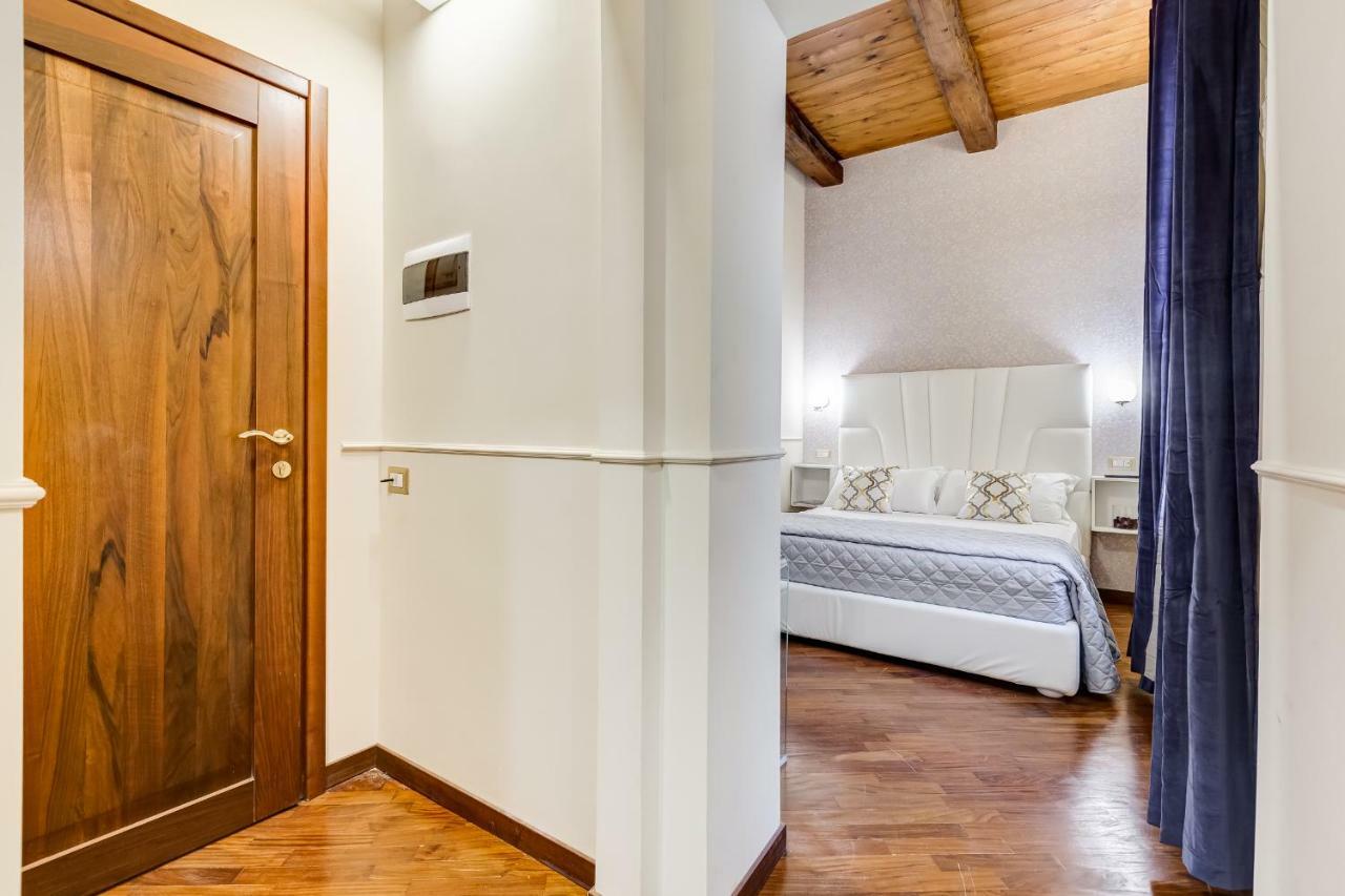 Standard Double Suite,819743684:JPEG