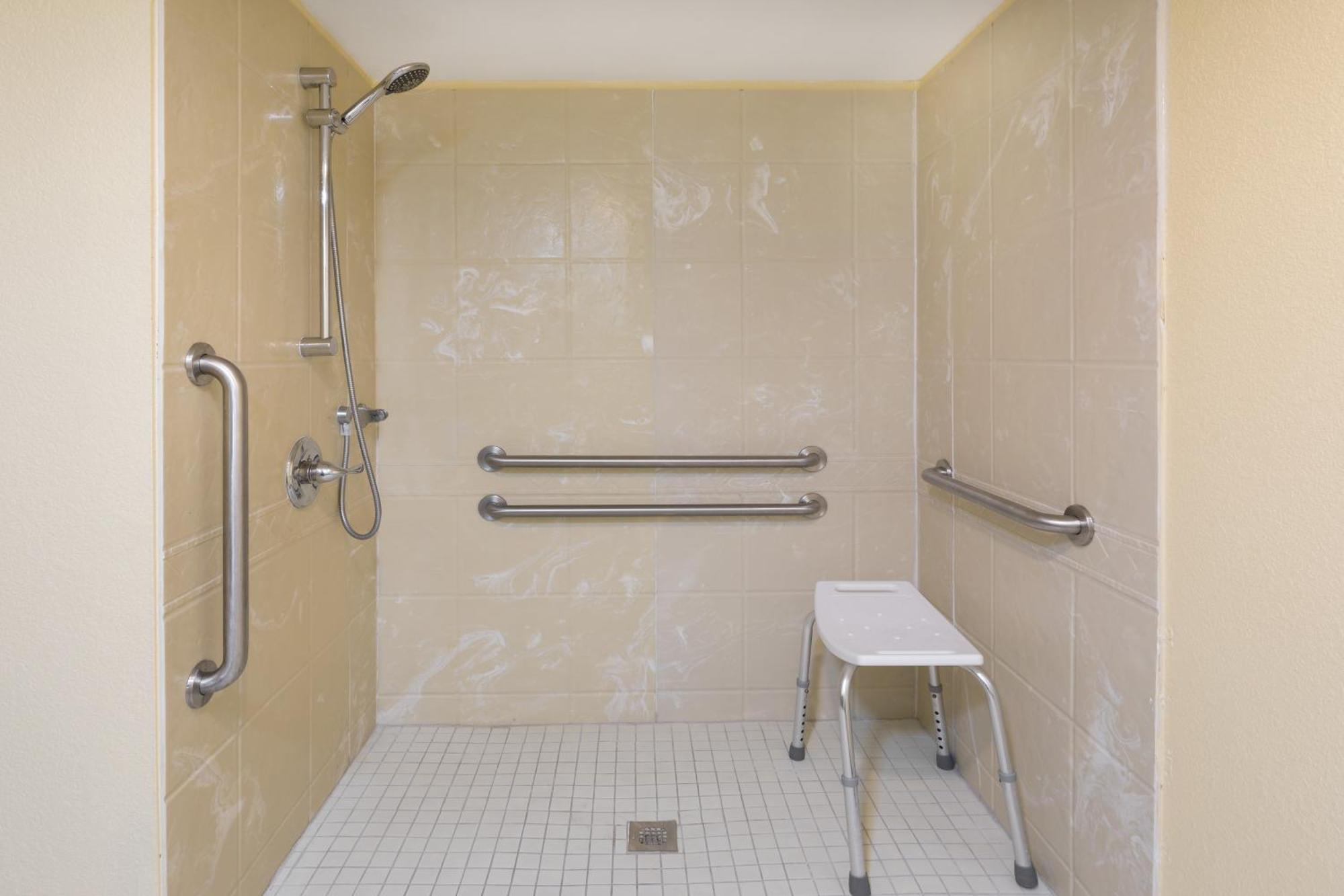 Queen Room - Disability Access/Non-Smoking
