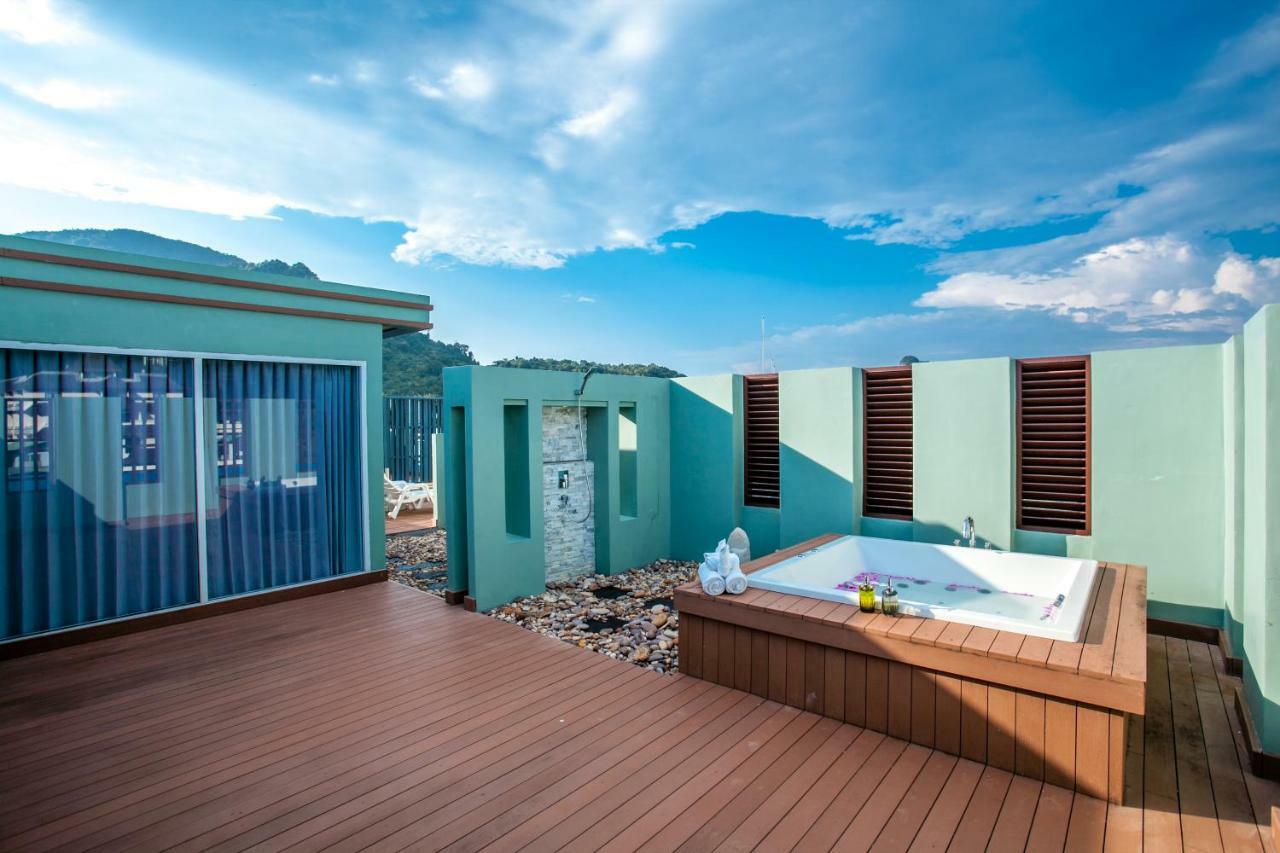 Junior Suite with Outdoor Hot Tub