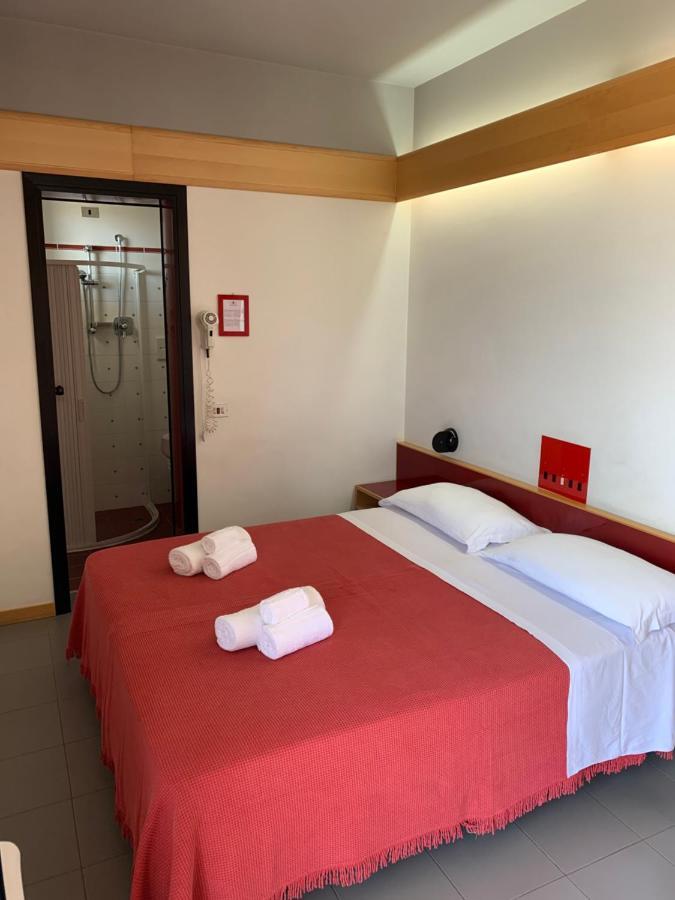 Doppelzimmer mit seitlichem Meerblick