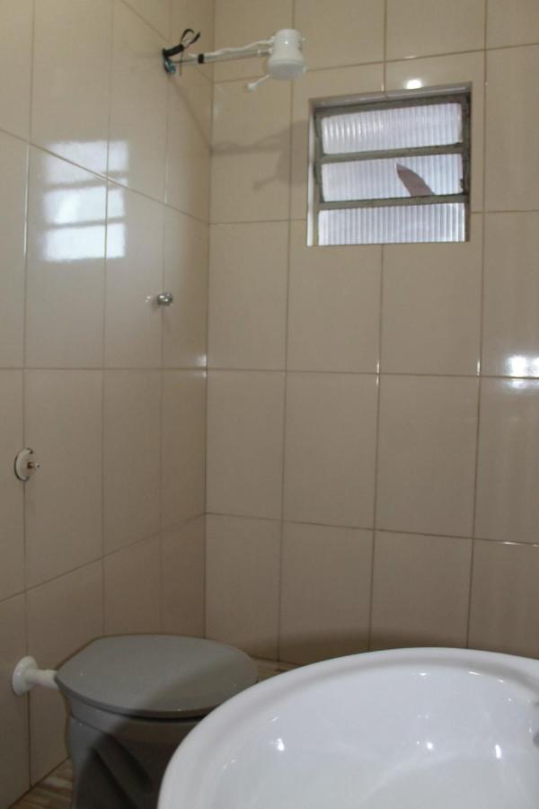 Quarto Econômico com 2 Camas de Solteiro