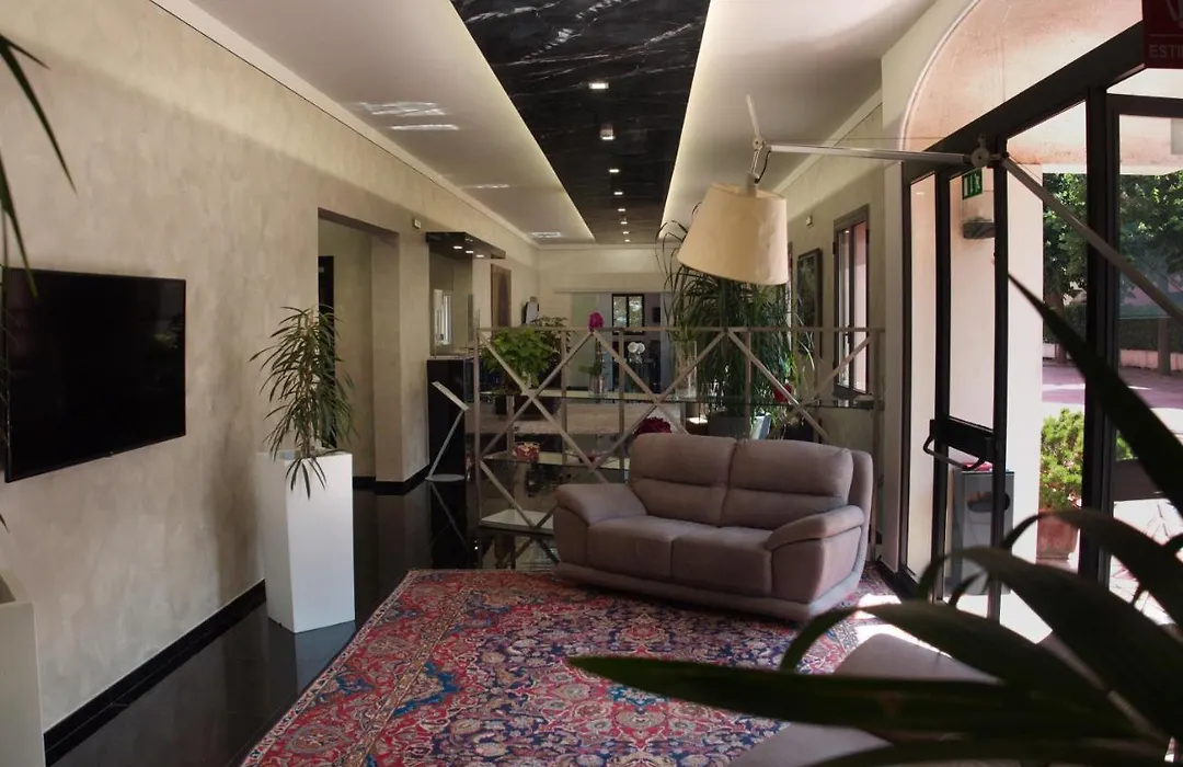 Hotel Versailles-1