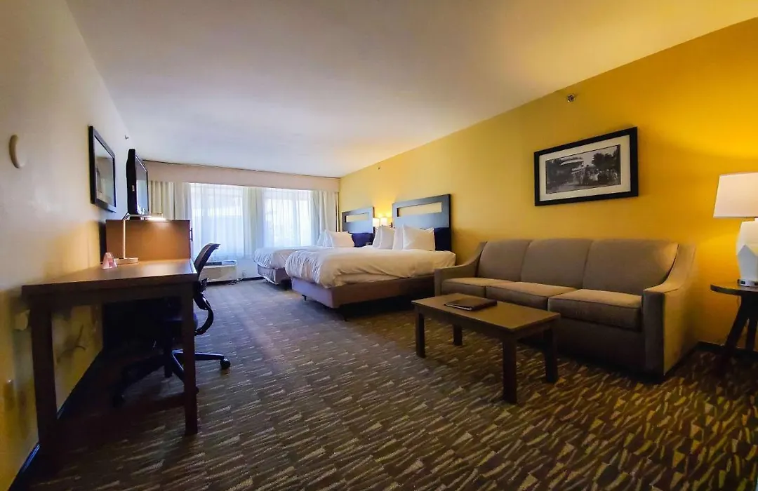 Best Western Plus Plaza Hotel-1