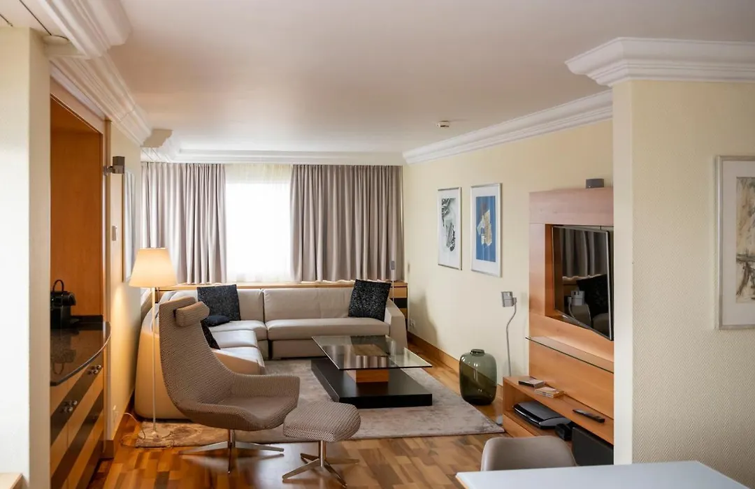 Becozy Self Check-In & Pop-Up Hotel-1