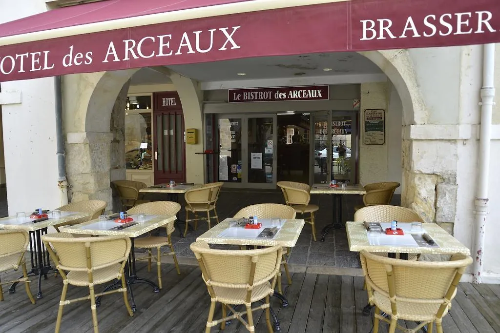 Hotel Les Arceaux-1