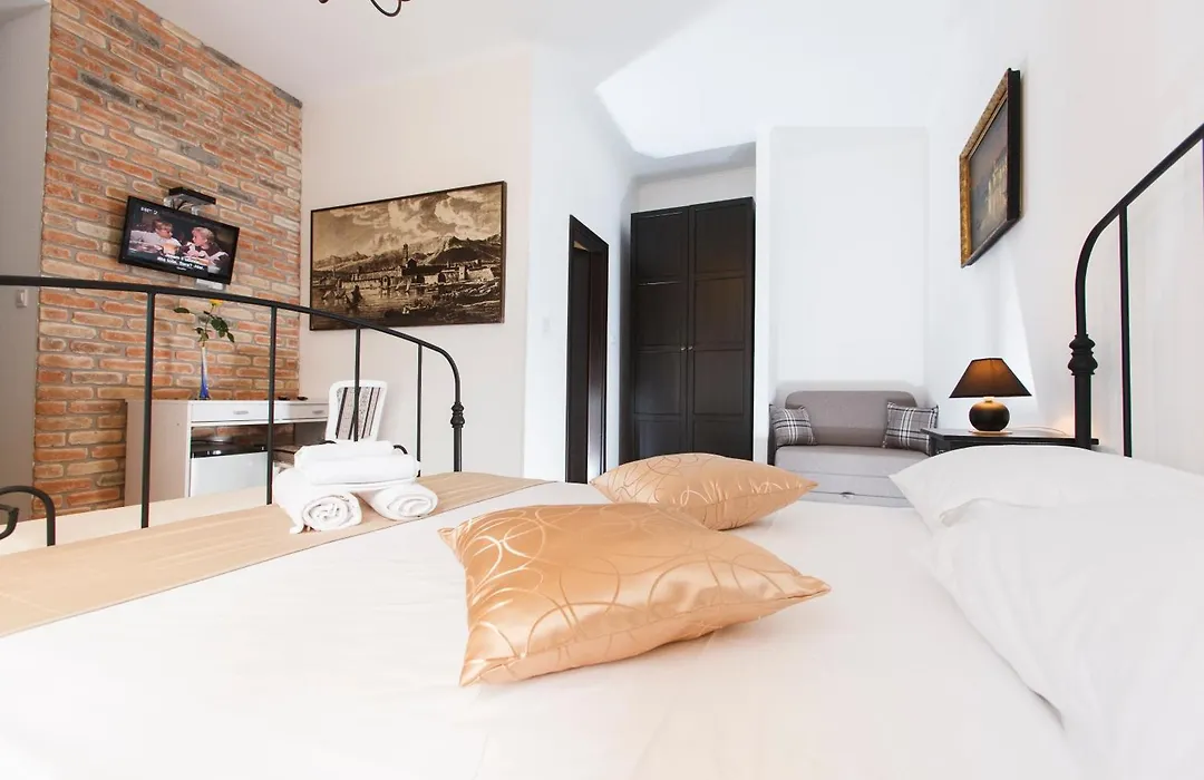 Prior Suites Split-1