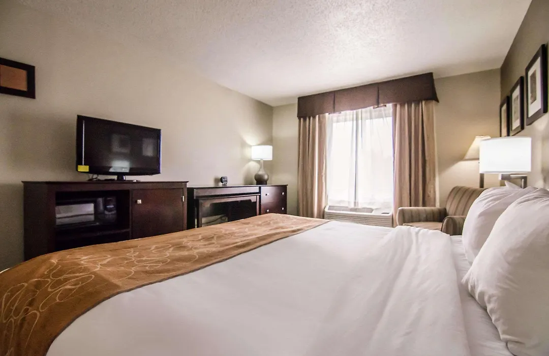 Quality Suites St. Joseph-1