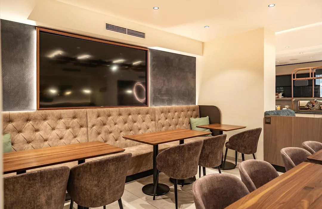 Hotel Lokomotive-1