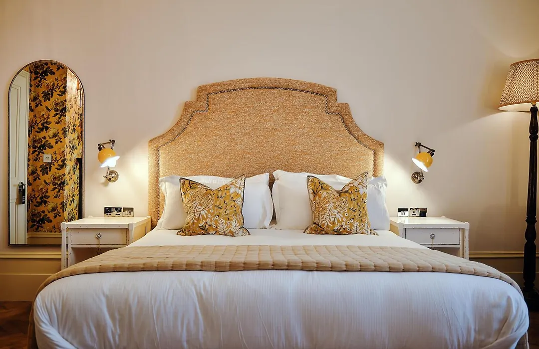 The Black Lion Pub & Boutique Guesthouse-1