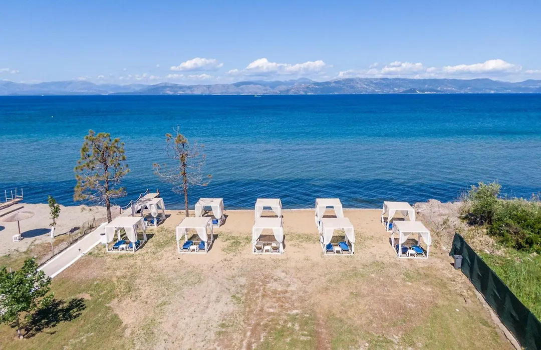 Sandy Beach Complex - Poolside Studios & Seaside Apartments-1