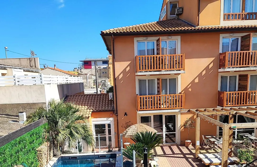 Logis Hotel De La Clape-1