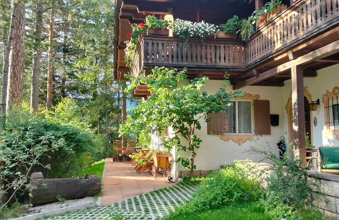 B&B Villa Dolomites Hut-1