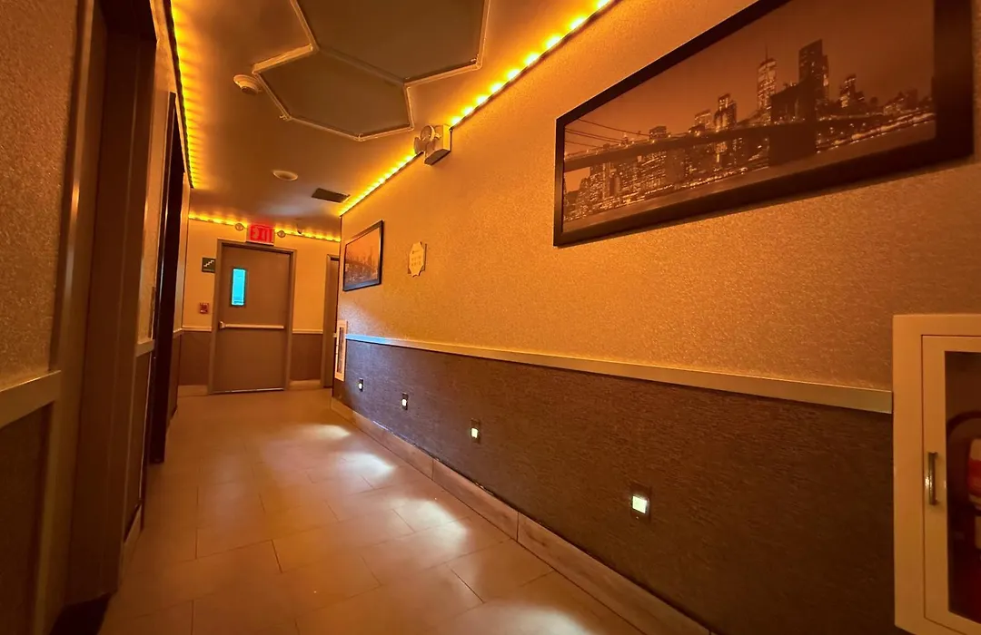 Umbrella Hotel Bronx-1