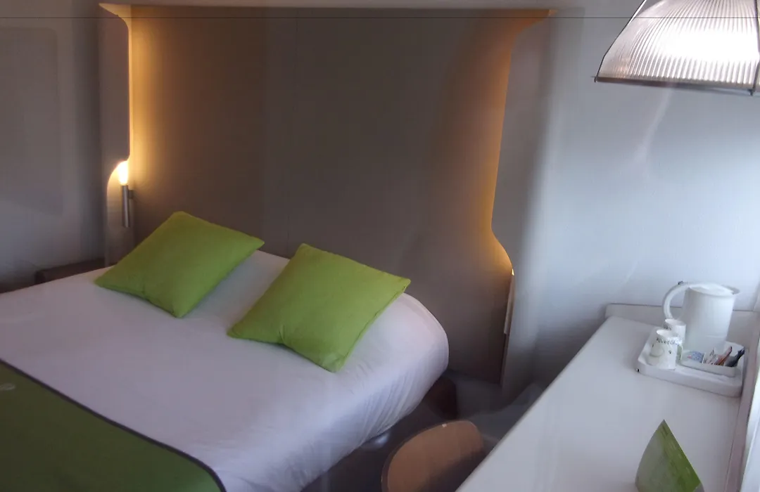 Campanile Hotel Chantilly-1