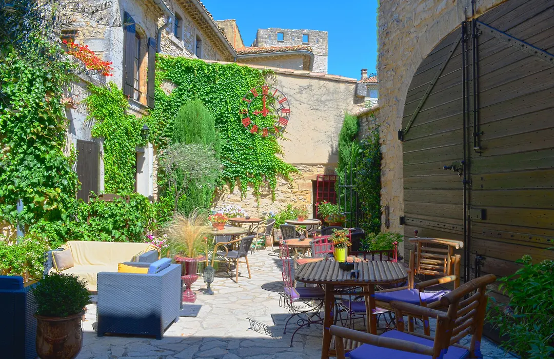 Hotel Le Saint Laurent-1