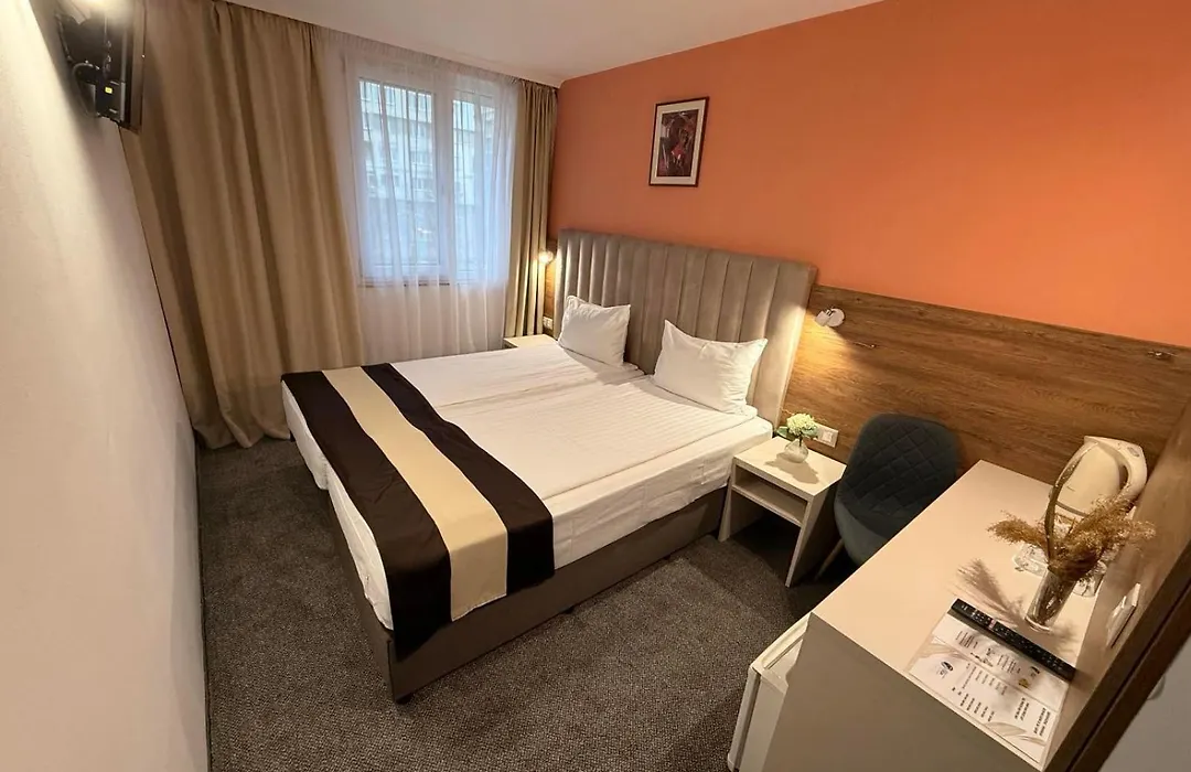 Hotel Forum - Free Parking For Cars-1